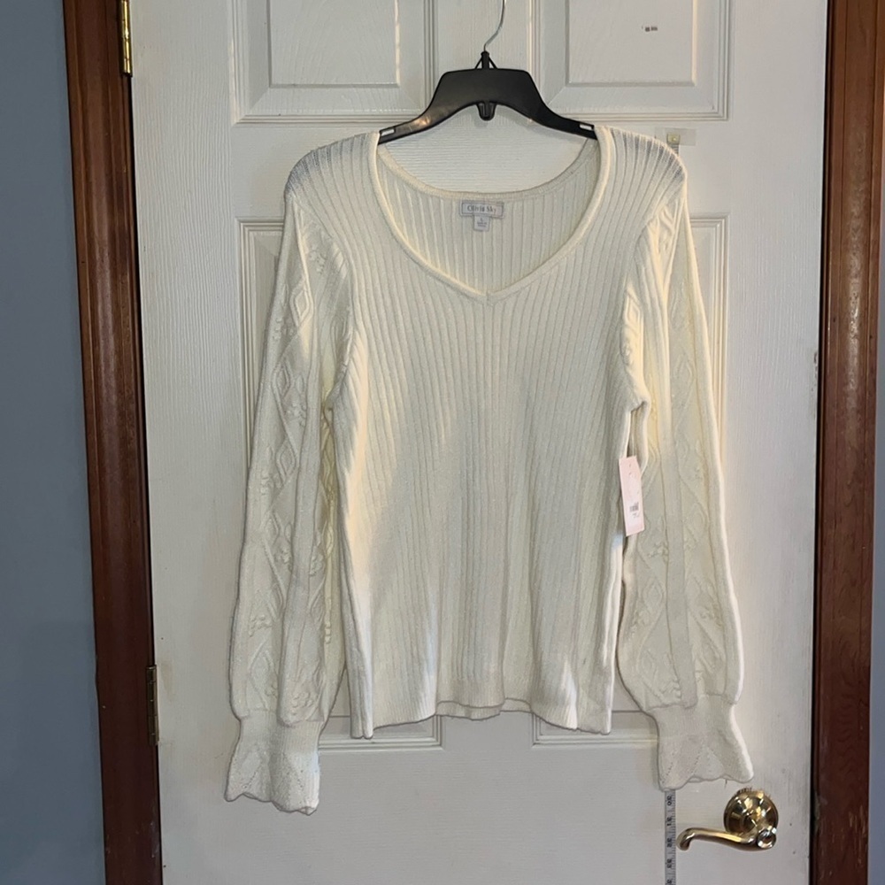 NWT-Olivia sky-L-snow white(ivory)-Long sleeve, ribbed,pull over, V-Neck sweater